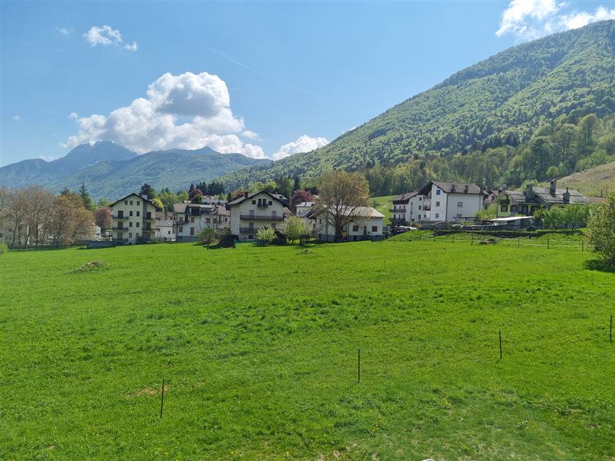 Trilocale con camino, balconi e garage, Malesco